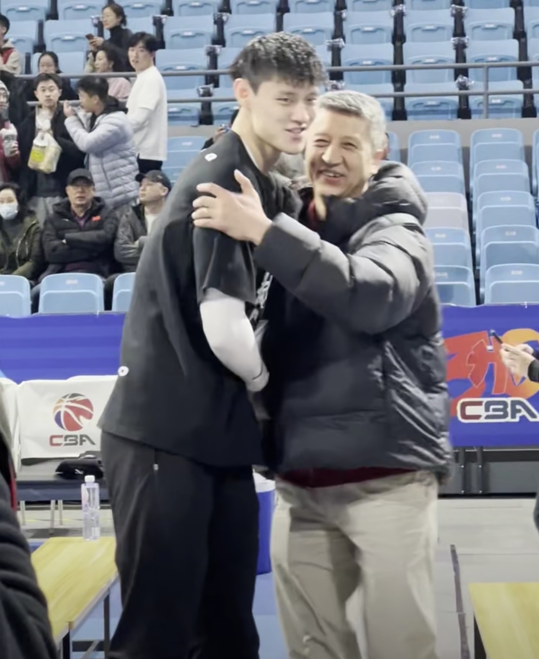 媒体人：中国男篮主帅郭士强出现在浙江VS南京比赛现场的简单介绍