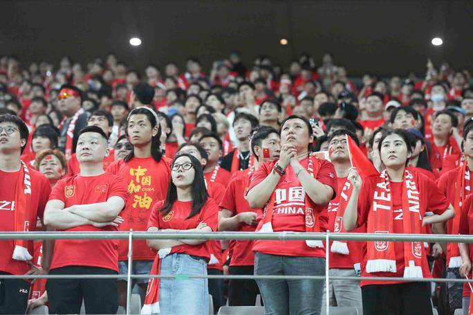 关于欧预赛精彩赛事，球迷们热情支持着国家队的信息